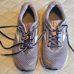 women's Brooks Ghost 12